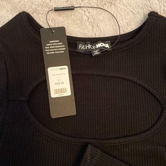 Black Croptop with Cut out - Picture 2 of 2